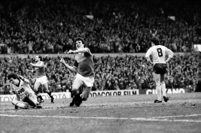 Framed Print : English League Division One match at Old Trafford. Manchester United 4 v Arsenal 0