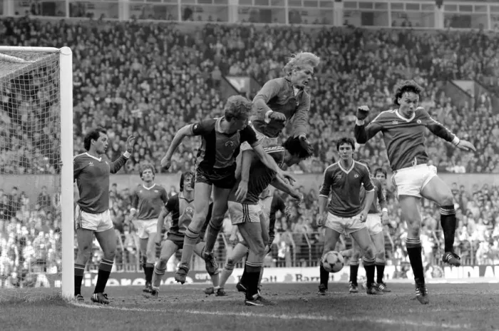 Framed Print : English League Division One match at Old Trafford Manchester United 1 v