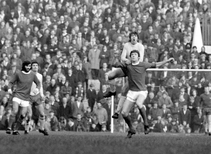 Framed Print : English League Division One match at Old Trafford Manchester United 1 v Arsenal 3 Framed Print : English League Division One match at Old Trafford Manchester United 1 v Arsenal 3
