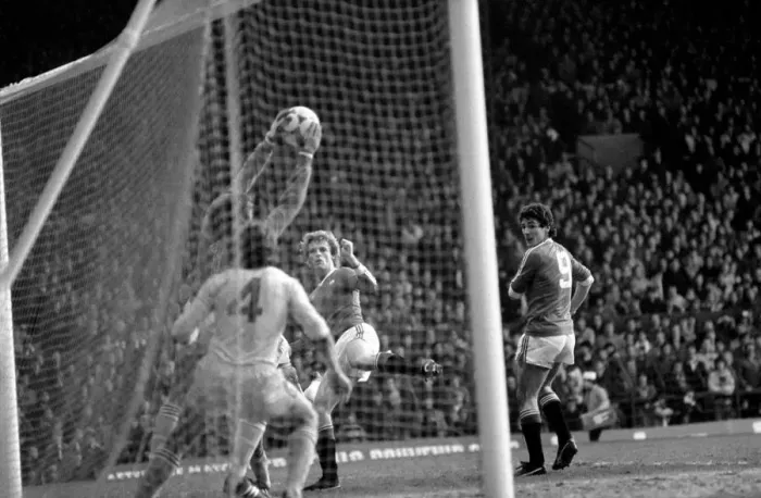 Framed Print : English League Division One match at Old Trafford Manchester United 2 v Nottingham