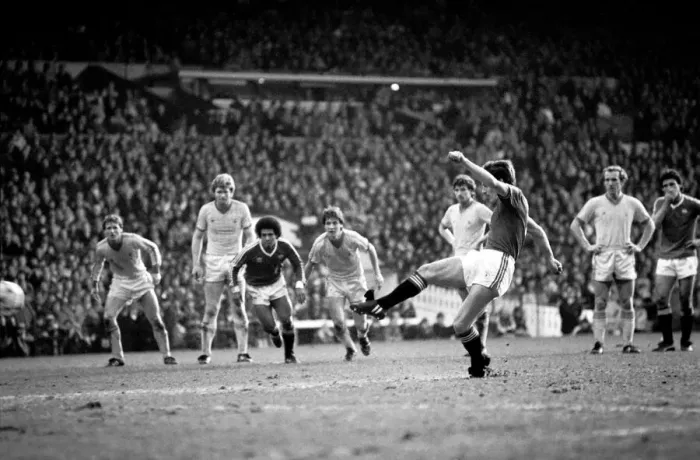 Framed Print : English League Division One match at Old Trafford Manchester United 2 v Nottingham Framed Print : English League Division One match at Old Trafford Manchester United 2 v Nottingham