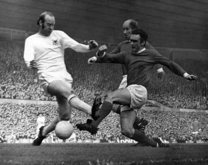 Framed Print : English League Division One match at Old Trafford Manchester United v Framed Print : English League Division One match at Old Trafford Manchester United v