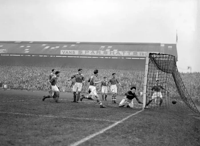 Framed Print : English League Division One match. Portsmouth 1 v Liverpool 3 Framed Print : English League Division One match. Portsmouth 1 v Liverpool 3