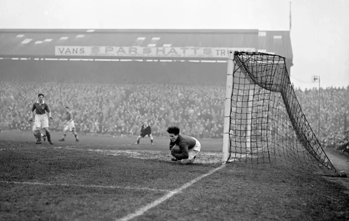 Framed Print : English League Division One match. Portsmouth 1 v Liverpool 3 Framed Print : English League Division One match. Portsmouth 1 v Liverpool 3