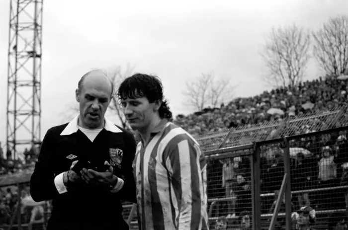 Framed Print : English League Division Two match. Sheffield Wednesday 1 v Charlton Athletic 1 Framed Print : English League Division Two match. Sheffield Wednesday 1 v Charlton Athletic 1