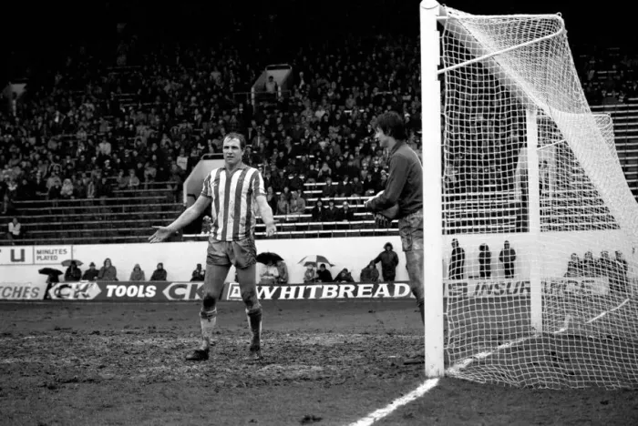 Framed Print : English League Division Two match. Sheffield Wednesday 1 v Charlton Athletic 1 Framed Print : English League Division Two match. Sheffield Wednesday 1 v Charlton Athletic 1