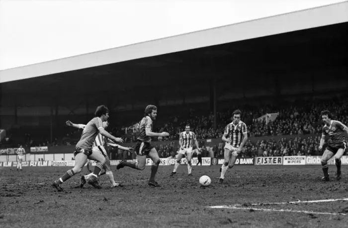 Framed Print : English League Division Two match. Sheffield Wednesday 2 v Leicester City 0 Framed Print : English League Division Two match. Sheffield Wednesday 2 v Leicester City 0