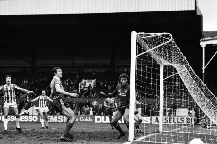 Framed Print : English League Division Two match. Sheffield Wednesday 2 v Leicester City 0 Framed Print : English League Division Two match. Sheffield Wednesday 2 v Leicester City 0