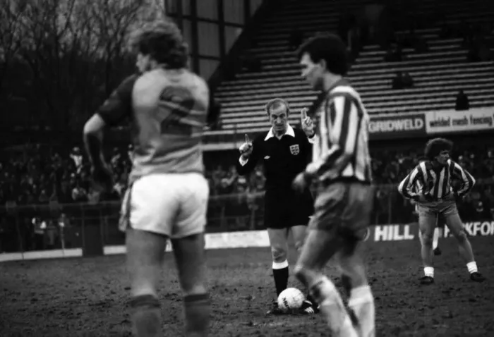 Framed Print : English League Division Two match. Sheffield Wednesday 3 v Luton Town 3 Framed Print : English League Division Two match. Sheffield Wednesday 3 v Luton Town 3