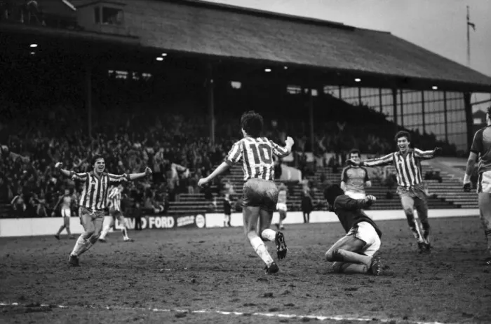 Framed Print : English League Division Two match. Sheffield Wednesday 3 v Luton Town 3