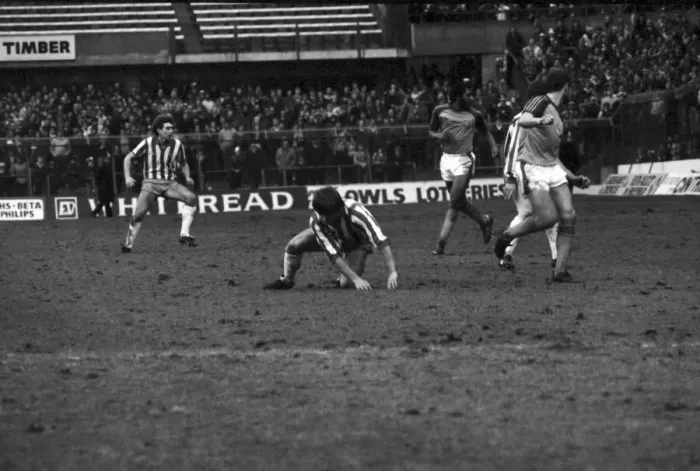 Framed Print : English League Division Two match. Sheffield Wednesday 3 v Luton Town 3 Framed Print : English League Division Two match. Sheffield Wednesday 3 v Luton Town 3