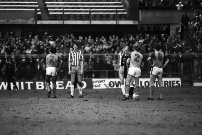 Framed Print : English League Division Two match. Sheffield Wednesday 3 v Luton Town 3 Framed Print : English League Division Two match. Sheffield Wednesday 3 v Luton Town 3