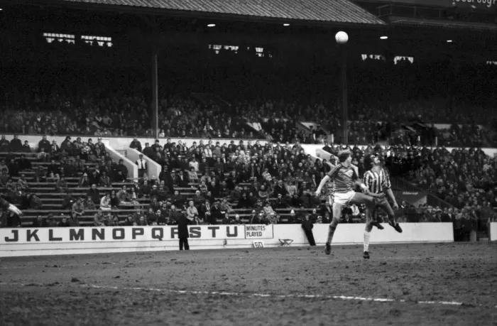 Framed Print : English League Division Two match. Sheffield Wednesday 3 v Luton Town 3 Framed Print : English League Division Two match. Sheffield Wednesday 3 v Luton Town 3