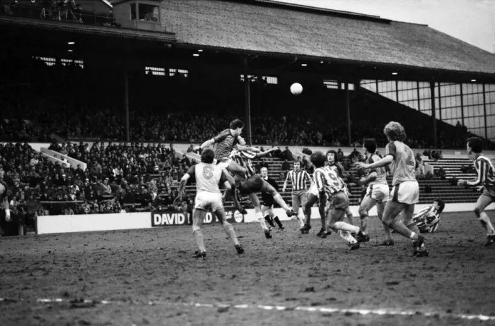 Framed Print : English League Division Two match. Sheffield Wednesday 3 v Luton Town 3 Framed Print : English League Division Two match. Sheffield Wednesday 3 v Luton Town 3