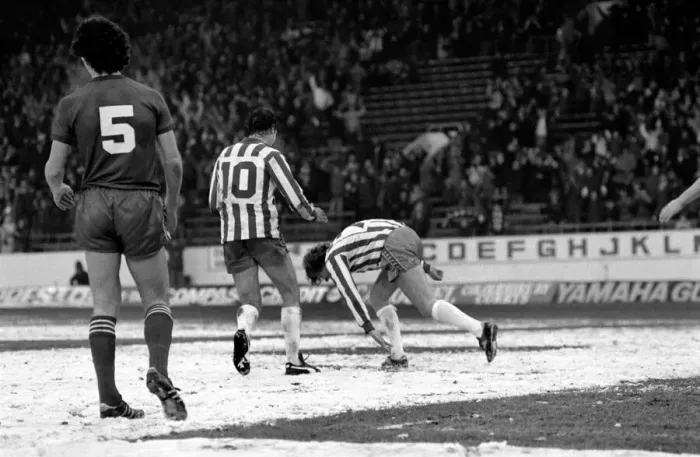 Framed Print : English League Division Two match. Sheffield Wednesday v Blackburn Rovers
