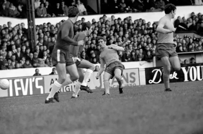 Framed Print : English League Division One match at Stamford Bridge Chelsea 1 v Everton 1 Framed Print : English League Division One match at Stamford Bridge Chelsea 1 v Everton 1