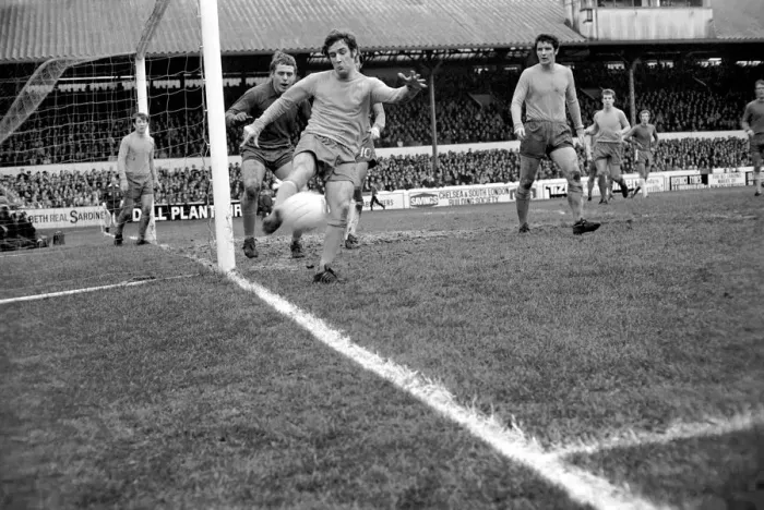 Framed Print : English League Division One match at Stamford Bridge Chelsea 1 v Everton 1