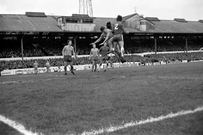 Framed Print : English League Division One match at Stamford Bridge Chelsea 1 v Everton 1 Framed Print : English League Division One match at Stamford Bridge Chelsea 1 v Everton 1