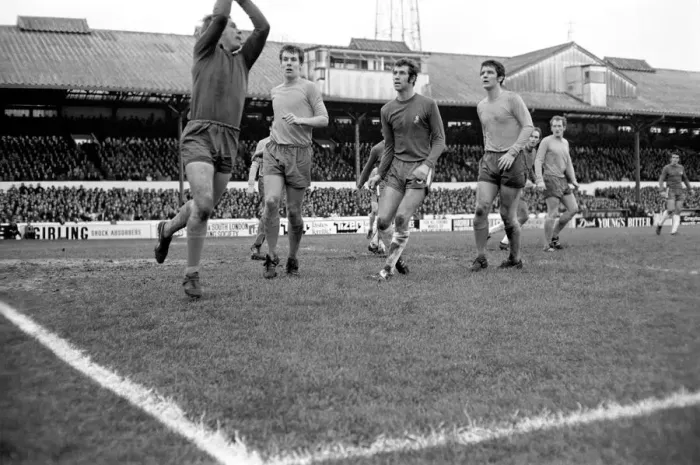 Framed Print : English League Division One match at Stamford Bridge Chelsea 1 v Everton 1