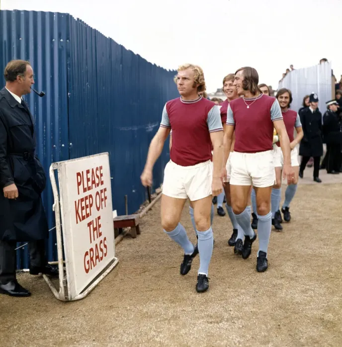 Framed Print : english League Division One match at Stamford Bridge Chelsea 1 v West Ham United 3 Framed Print : english League Division One match at Stamford Bridge Chelsea 1 v West Ham United 3