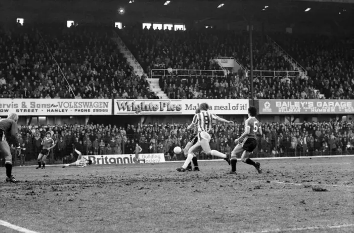 Framed Print : English League Division One match. Stoke City 0 v Manchester United 3 Framed Print : English League Division One match. Stoke City 0 v Manchester United 3