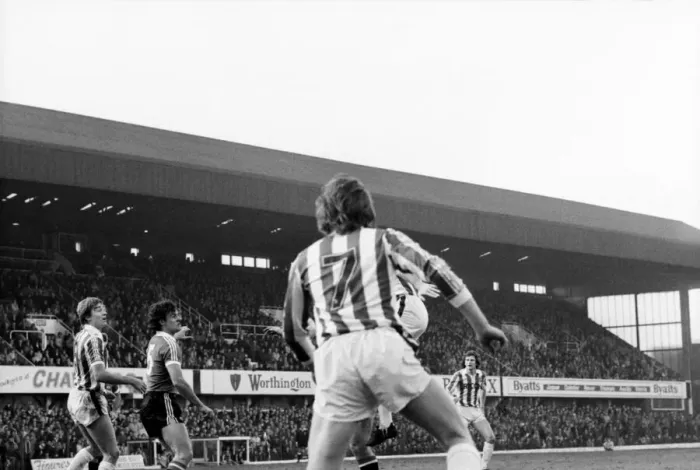 Framed Print : English League Division One match. Stoke City 0 v Manchester United 3