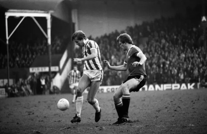 Framed Print : English League Division One match. Stoke City 0 v Manchester United 3 Framed Print : English League Division One match. Stoke City 0 v Manchester United 3