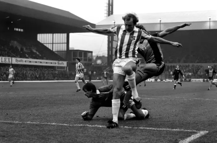 Framed Print : English League Division One match. Stoke City 0 v Southampton 2
