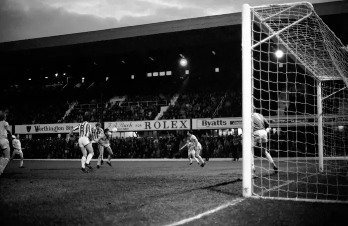 Framed Print : English League Division One match. Stoke City 1 v Leeds United 2