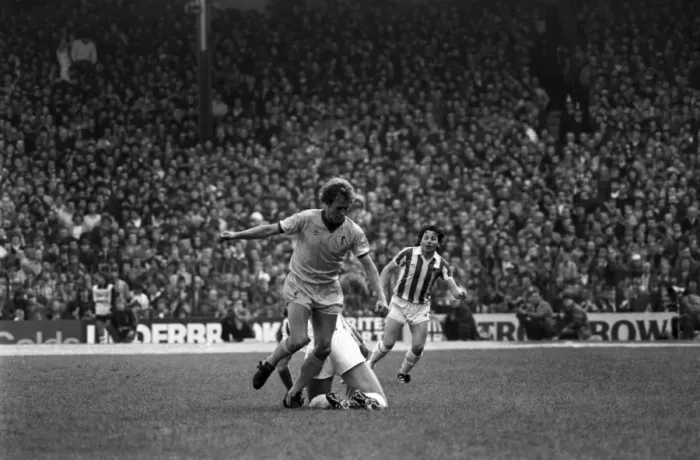 Framed Print : English League Division One match. Stoke City 1 v Liverpool 1. October 1982 MF09-05-169 Framed Print : English League Division One match. Stoke City 1 v Liverpool 1. October 1982 MF09-05-169