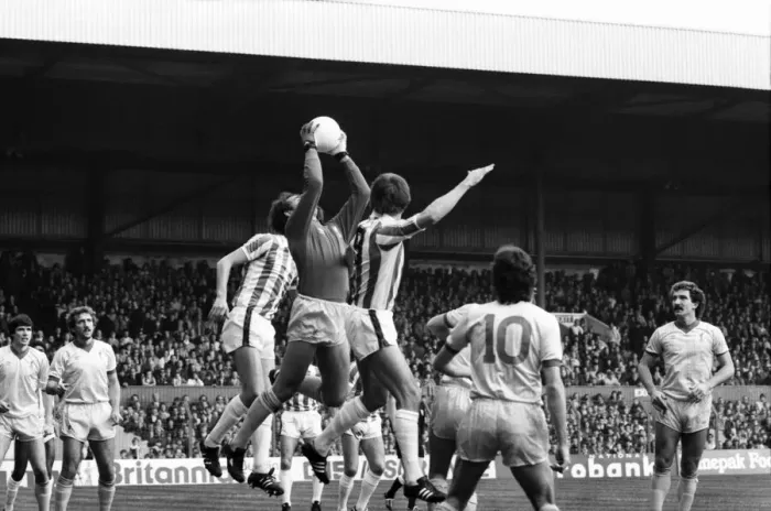 Framed Print : English League Division One match. Stoke City 1 v Liverpool 1. October 1982 MF09-05-079