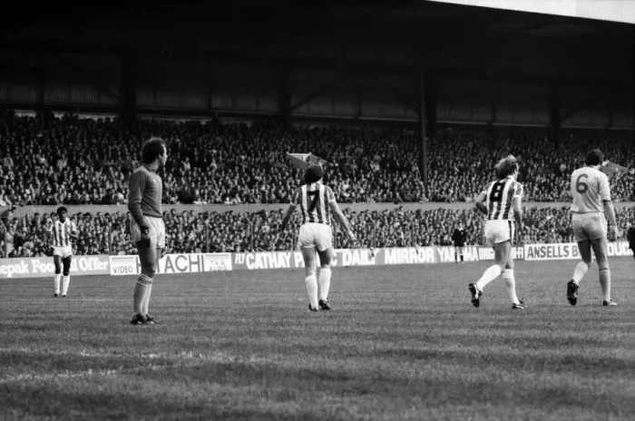 Framed Print : English League Division One match. Stoke City 1 v Liverpool 1. October 1982 MF09-05-087 Framed Print : English League Division One match. Stoke City 1 v Liverpool 1. October 1982 MF09-05-087