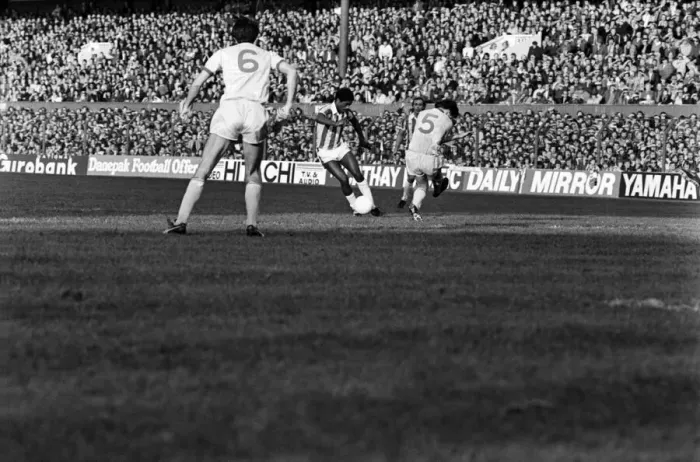 Framed Print : English League Division One match. Stoke City 1 v Liverpool 1. October 1982 MF09-05-006