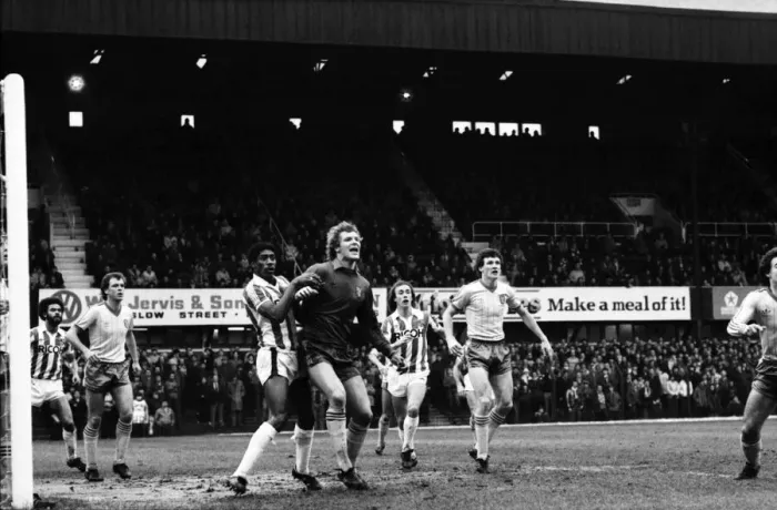Framed Print : English League Division One match Stoke City 1 v Norwich City 0 Goalkeeper Framed Print : English League Division One match Stoke City 1 v Norwich City 0 Goalkeeper