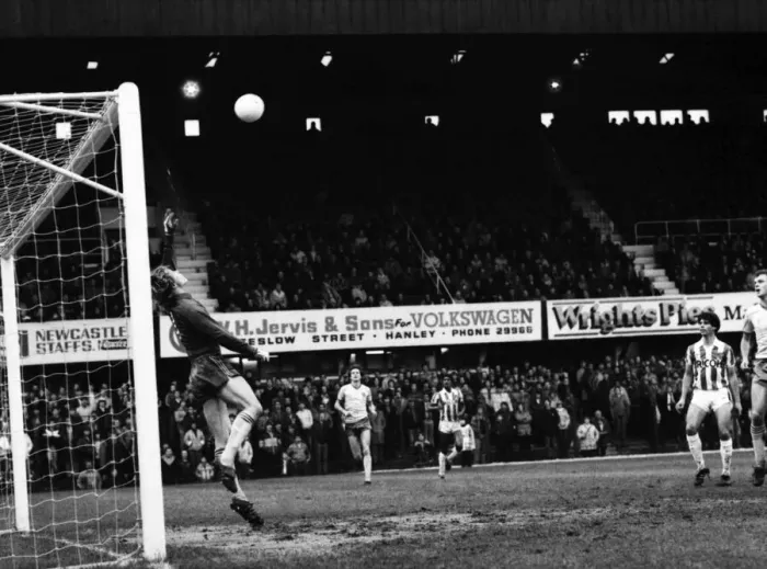 Framed Print : English League Division One match Stoke City 1 v Norwich City 0 January 1983