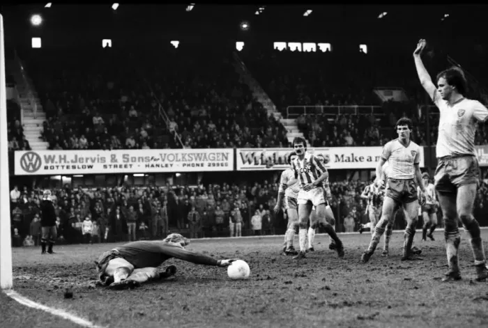 Framed Print : English League Division One match Stoke City 1 v Norwich City 0 January 1983