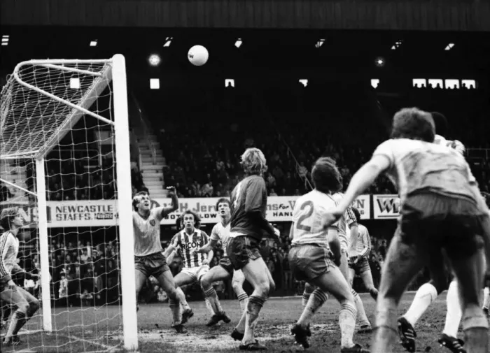 Framed Print : English League Division One match Stoke City 1 v Norwich City 0 January 1983 Framed Print : English League Division One match Stoke City 1 v Norwich City 0 January 1983