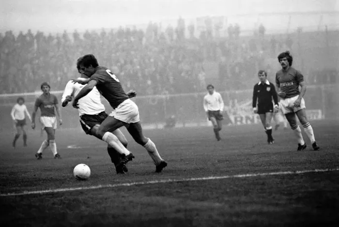Framed Print : English League Division One match. Tottenham Hotspur 1 v West Bromwich Albion 2