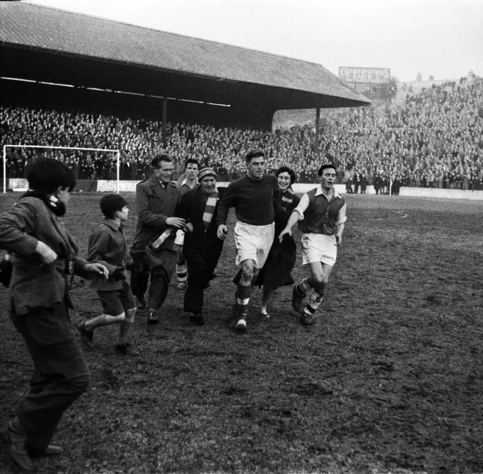Framed Print : English League Division One match at The Valley. Charlton Athletic 2 v Arsenal 0