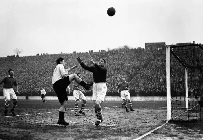 Framed Print : English League Division One match at The Valley. Charlton Athletic 2 v Fulham 1 Framed Print : English League Division One match at The Valley. Charlton Athletic 2 v Fulham 1