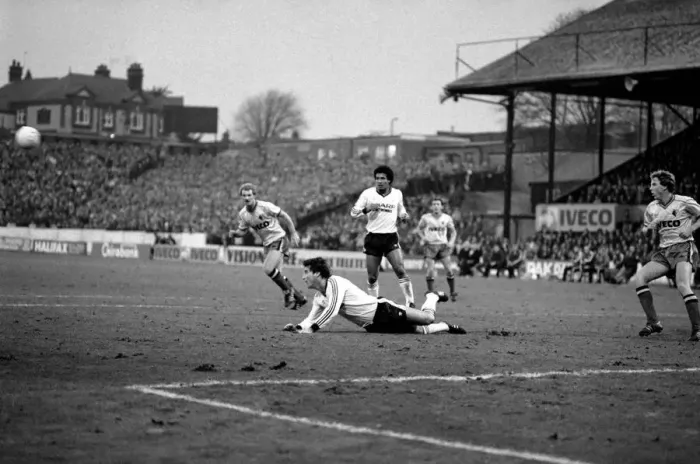 Framed Print : English League Division One match at Vicarage Road. Watford 0 v Manchester United 1