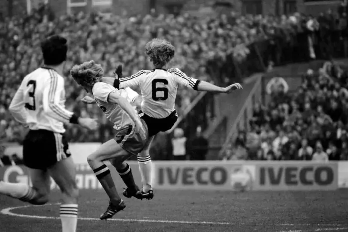 Framed Print : English League Division One match at Vicarage Road. Watford 0 v Manchester United 1 Framed Print : English League Division One match at Vicarage Road. Watford 0 v Manchester United 1