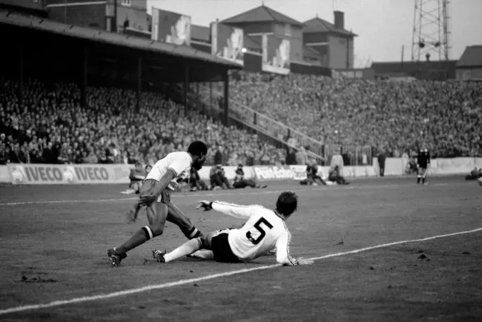 Framed Print : English League Division One match at Vicarage Road. Watford 0 v Manchester United 1 Framed Print : English League Division One match at Vicarage Road. Watford 0 v Manchester United 1