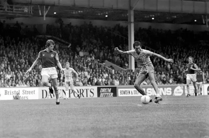 Framed Print : English League Division One match at Villa Park. Aston Villa 1 v Coventry City 0 Framed Print : English League Division One match at Villa Park. Aston Villa 1 v Coventry City 0