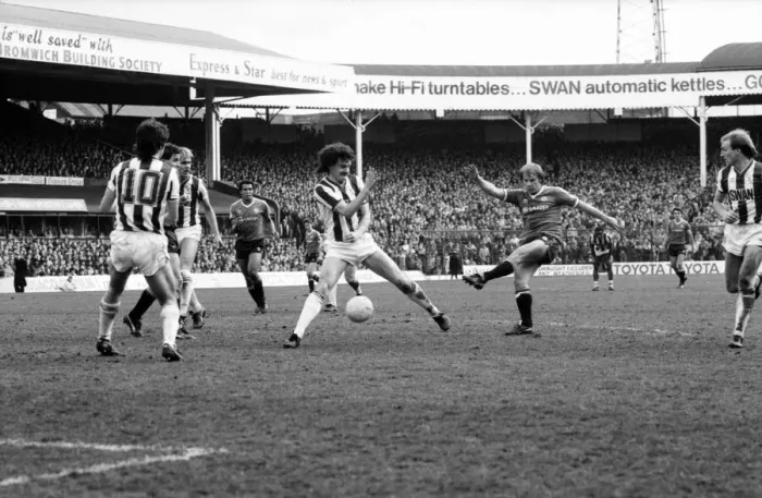Framed Print : English League Division One match. West Bromwich Albion 2 v Manchester United 0 Framed Print : English League Division One match. West Bromwich Albion 2 v Manchester United 0