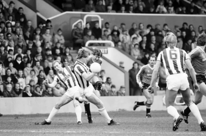 Framed Print : English League Division One match. West Bromwich Albion 2 v Manchester United 0 Framed Print : English League Division One match. West Bromwich Albion 2 v Manchester United 0