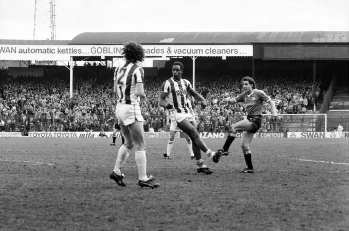 Framed Print : English League Division One match. West Bromwich Albion 2 v Manchester United 0 Framed Print : English League Division One match. West Bromwich Albion 2 v Manchester United 0