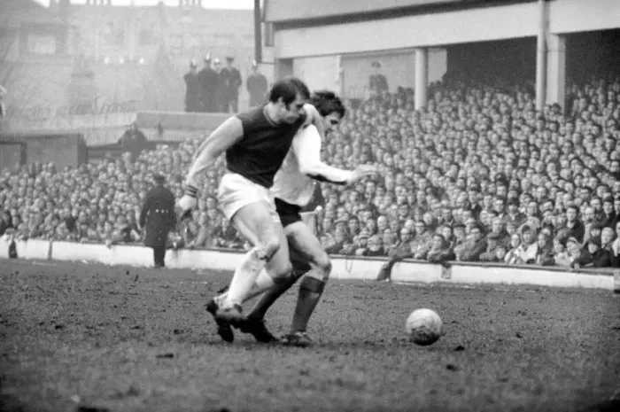 Framed Print : English League Division One match: West Ham v. Nottingham Forest