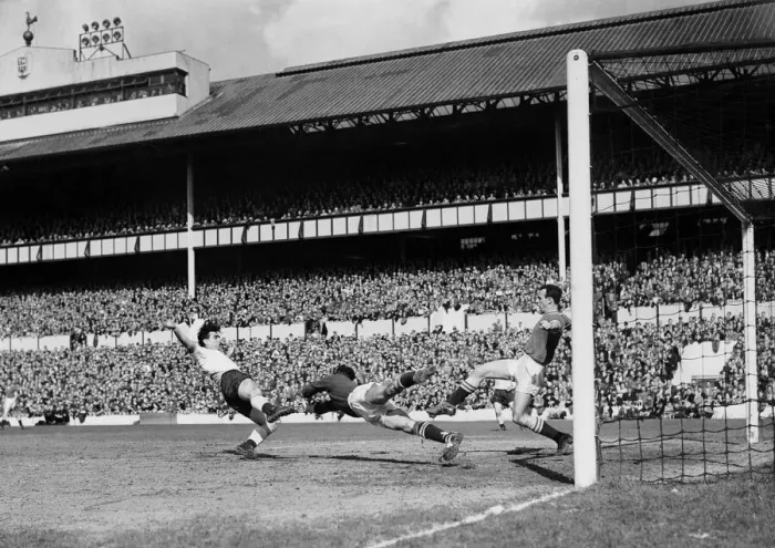 Framed Print : English League Division One match at White Hart Lane. Tottenham Hotspur 0 v Chelsea Framed Print : English League Division One match at White Hart Lane. Tottenham Hotspur 0 v Chelsea