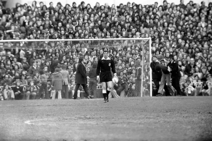 Framed Print : English League Division One match at White Hart Lane. Tottenham Hotspur 2 v Chelsea 0 Framed Print : English League Division One match at White Hart Lane. Tottenham Hotspur 2 v Chelsea 0